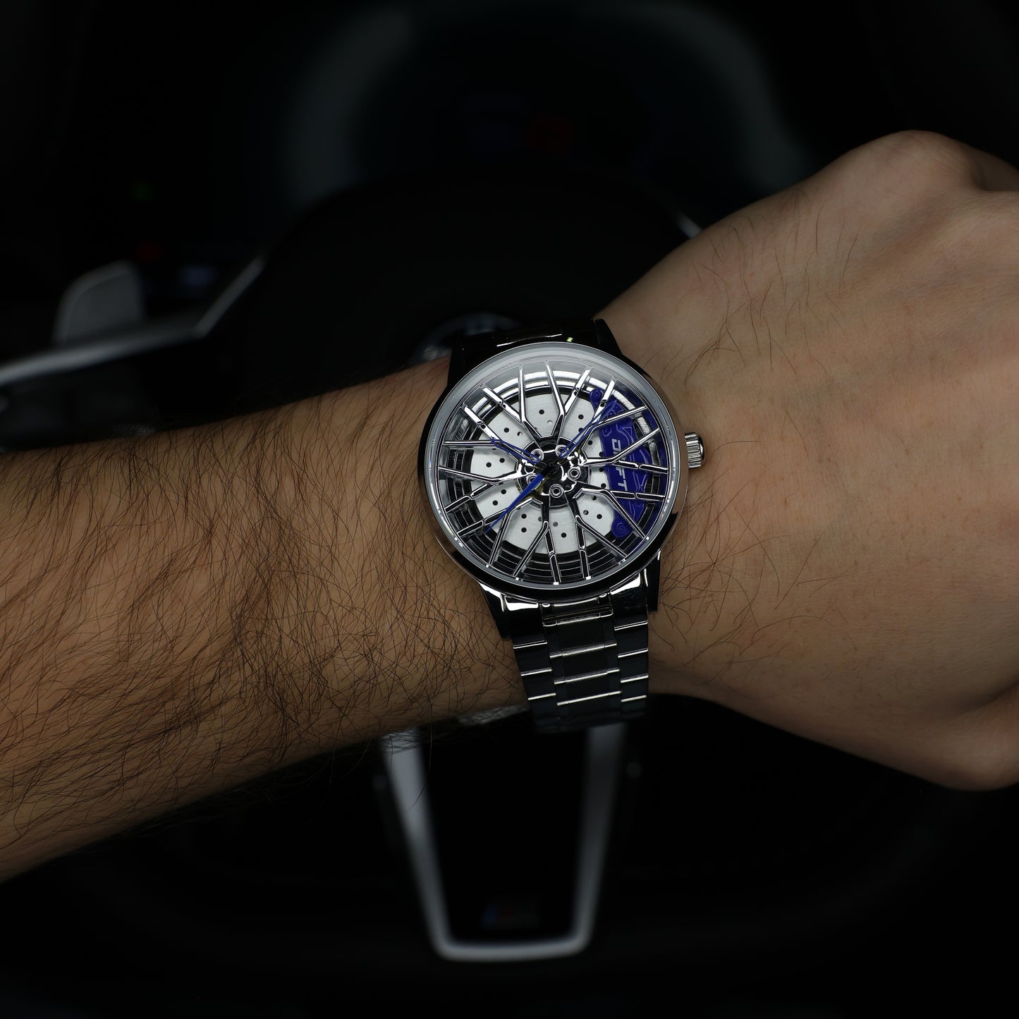 Motorsport Silber Blau Felgenuhr