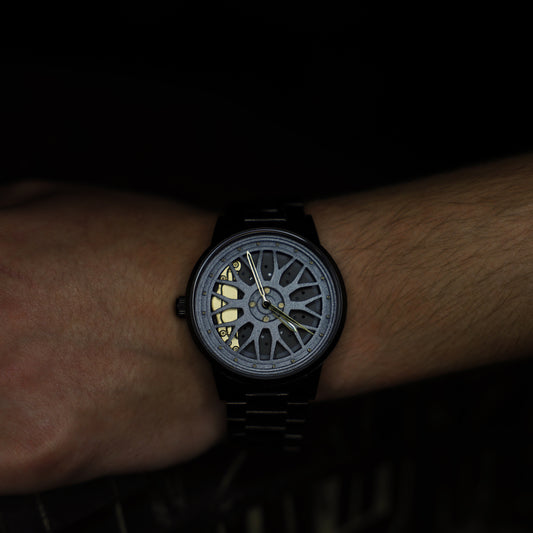 A person's wrist wearing the Final Edition DriftElement watch, which displays an innovative rim design. This piece represents the unique approach of the German startup, fusing the spirit of automotive design with the precision of watchmaking.