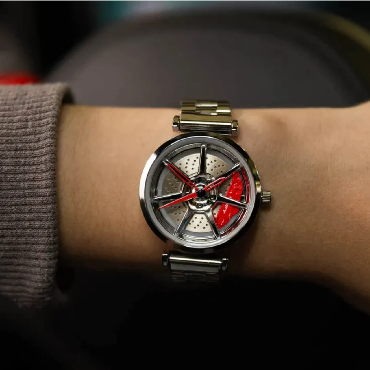 Enhance your fashion with our silver women's Rim Watch! Meticulously crafted by a German startup, these precision watches showcase innovative design. Designed to captivate motorsport, tuning, and auto enthusiasts. #id_46744378933578