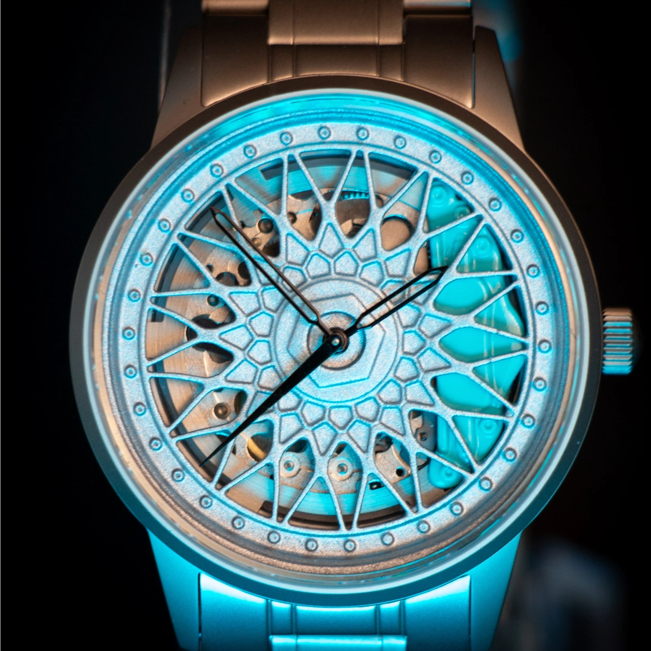 Introducing the 2023 Edition Rim Watch, a symbol of innovation and style. Crafted by a dynamic German startup, these timepieces, inspired by iconic wheel rims, are meticulously designed to captivate motorheads, tuning aficionados, and car enthusiasts. Elevate your style! #id_47299923214666