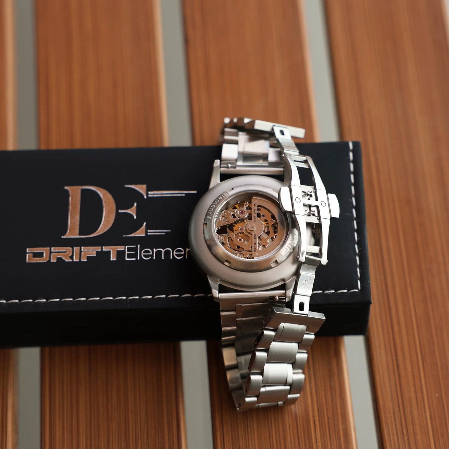 This DriftElement automatic watch showcases a unique rim design, reflective of the innovative approach of the German startup. Aimed at car enthusiasts, the watch combines intricate mechanical aesthetics with a modern, automotive-inspired look