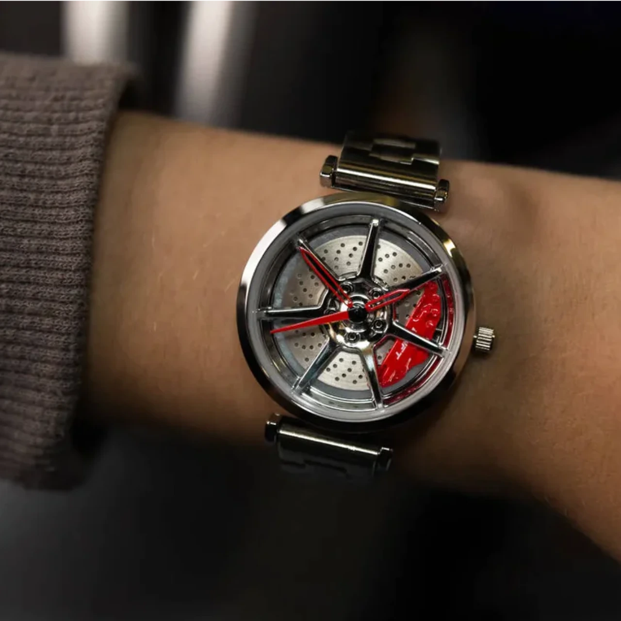 Enhance your fashion with our silver women's Rim Watch! Meticulously crafted by a German startup, these precision watches showcase innovative design. Designed to captivate motorsport, tuning, and auto enthusiasts. #id_46744378933578