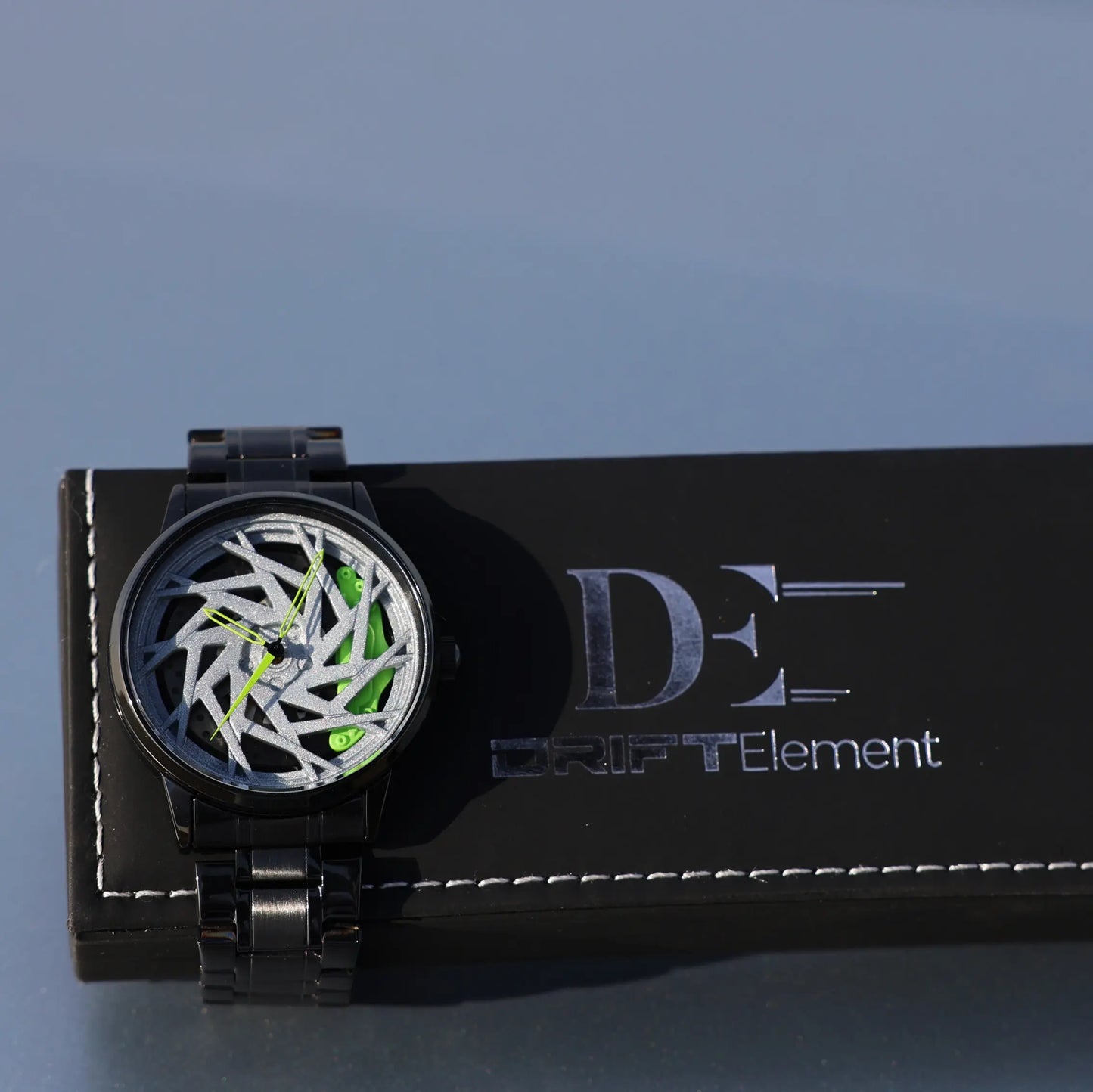 Make a bold statement with the Rotor Edition timepiece, distinguished by the visionary Driftelement Rimwatch.