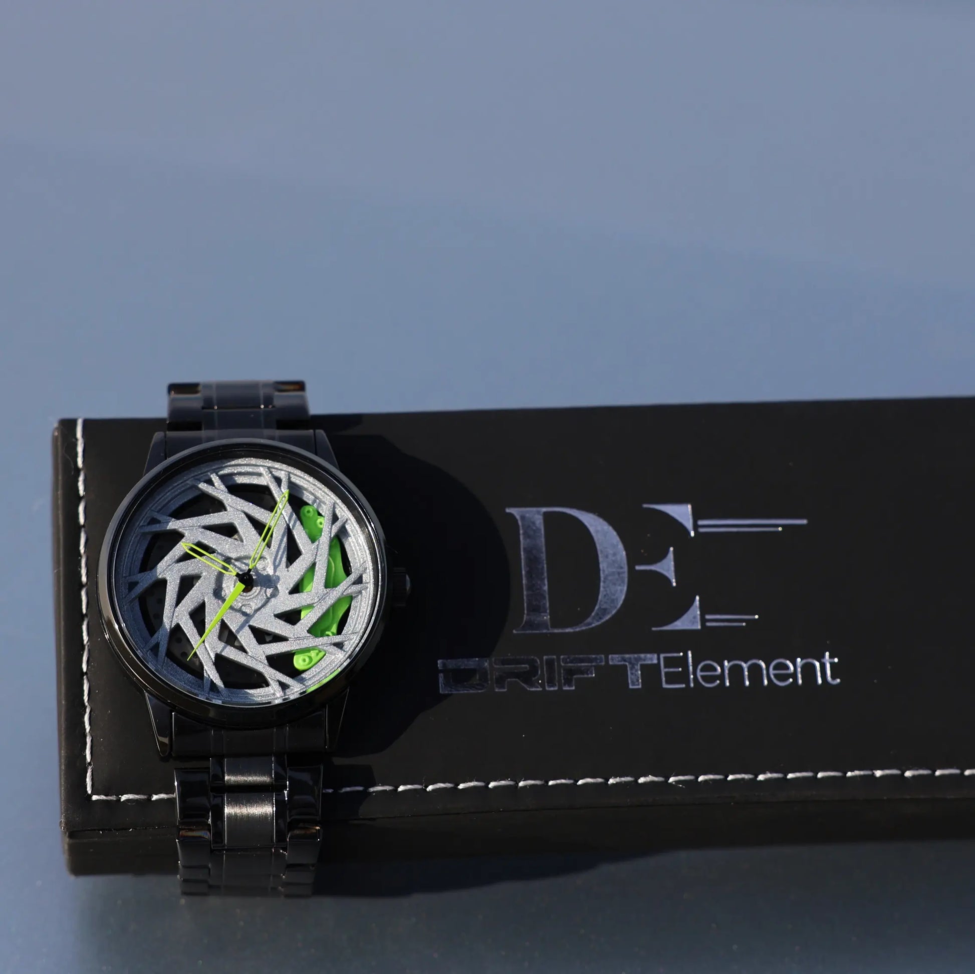 Make a bold statement with the Rotor Edition timepiece, distinguished by the visionary Driftelement Rimwatch.